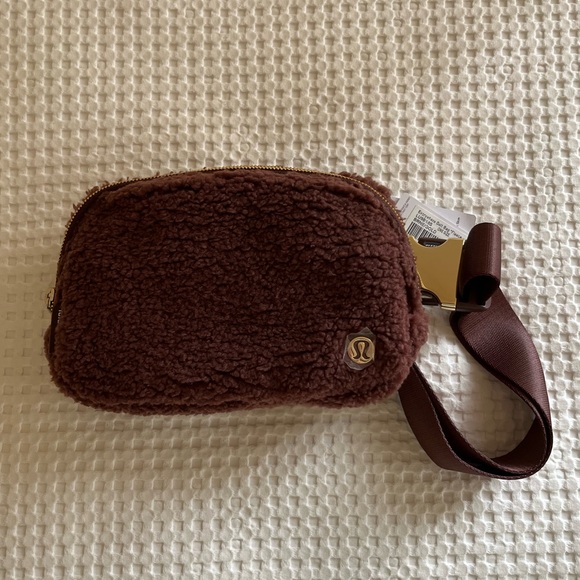 NWT Lululemon Fleece Everywhere Belt Bag 1L BROWN - Picture 1 of 4